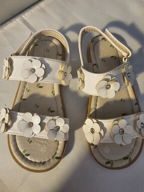 MUDD Kids White Floral Strap Sandals Sz 11 Toddler